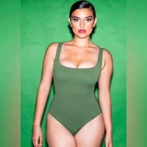 NWT TA3 Squarey - Army